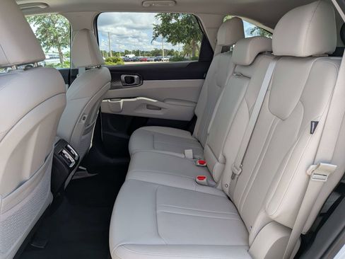 Used 2025 Kia Sorento S w/ Panoramic Sunroof Package FWD image 16