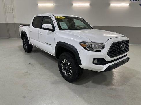 Used 2020 Toyota Tacoma TRD Off-Road image 4
