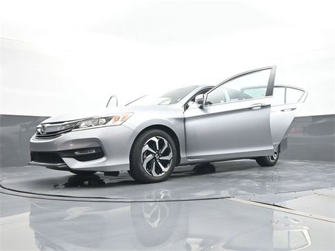 Used 2017 Honda Accord EX-L image 31