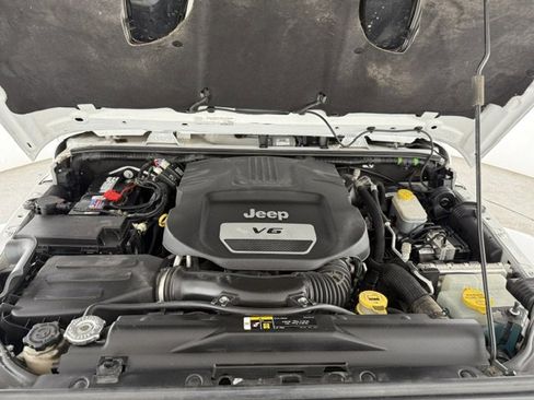 Used 2017 Jeep Wrangler Unlimited Rubicon AWD/4WD image 6