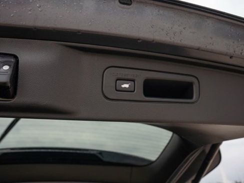 Used 2025 Honda Pilot Touring image 17