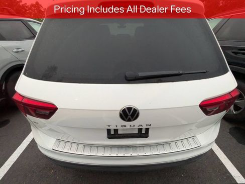 Used 2022 Volkswagen Tiguan SE w/ Panoramic Sunroof Package FWD image 5