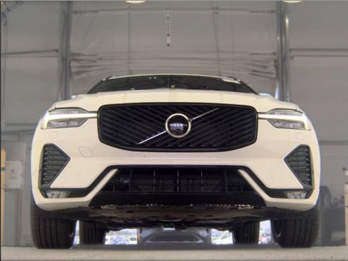 Used 2026 Volvo XC60 B5 Plus AWD/4WD image 3