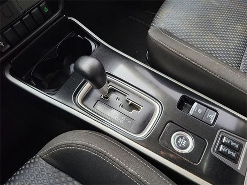 Used 2020 Mitsubishi Outlander ES image 26