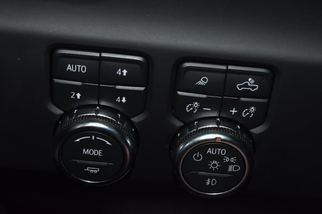 Used 2024 GMC Sierra 2500 AT4 w/ AT4 Premium Plus Package AWD/4WD image 18
