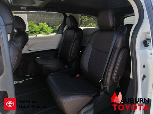 Used 2023 Toyota Sienna Platinum image 23