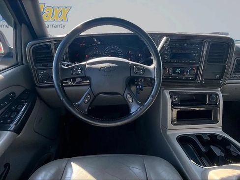 Used 2005 Chevrolet Avalanche Z71 w/ Sun And Sound Package AWD/4WD image 12