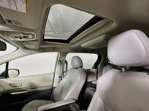 Used 2023 Toyota Sienna Limited AWD/4WD image 22