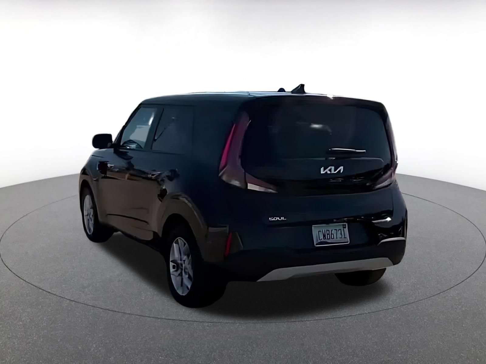 Used 2025 Kia Soul LX w/ LX Technology Package FWD image 9