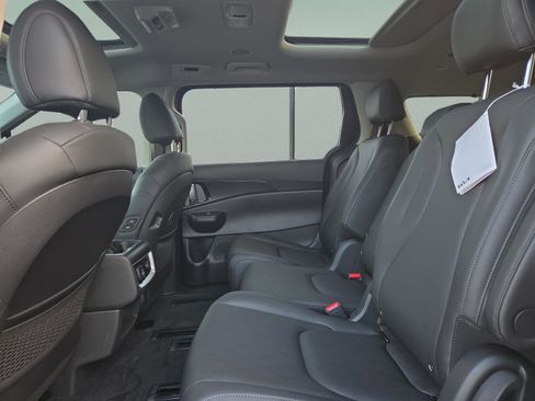 New 2026 Kia Carnival SX FWD image 15