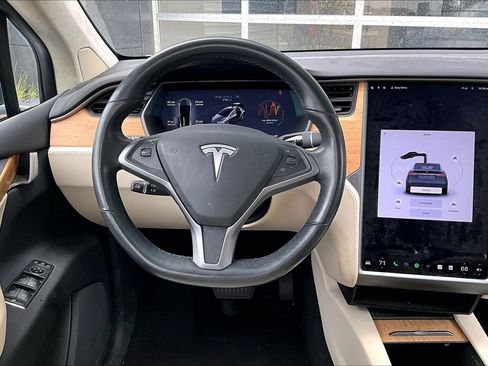 Used 2018 Tesla Model X 75D image 5