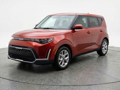 Used 2025 Kia Soul LX w/ LX Technology Package image 3