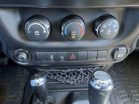 Used 2015 Jeep Wrangler Sport AWD/4WD image 18