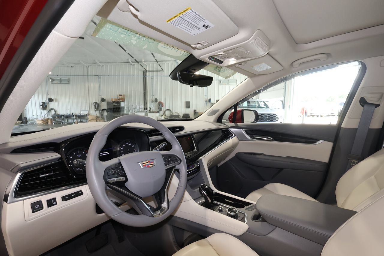 Used 2025 Cadillac XT6 Premium Luxury w/ Technology Package AWD/4WD image 9