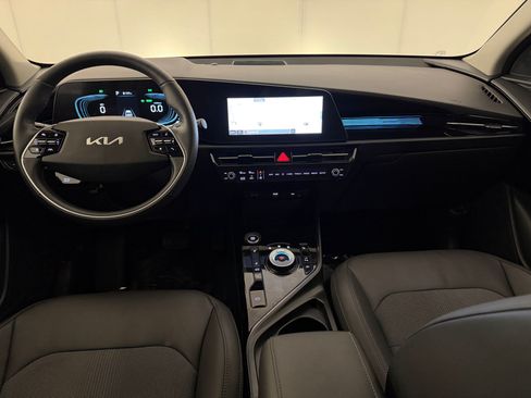 Used 2024 Kia Niro EX w/ EX Cold Weather Package FWD image 16