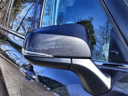 Used 2021 Toyota Highlander LE image 12