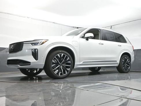 Used 2026 Volvo XC90 T8 Ultra w/ Protection Package Premier image 36