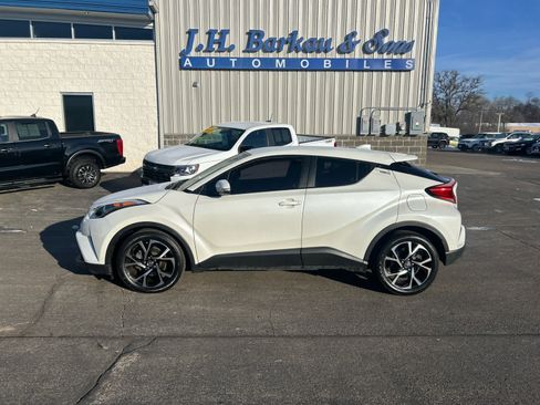 Used 2019 Toyota C-HR XLE image 6