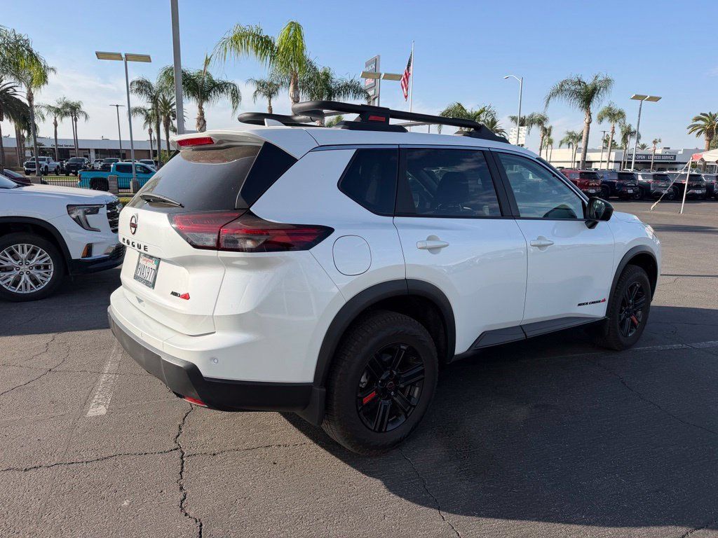 Used 2025 Nissan Rogue SV AWD/4WD image 4