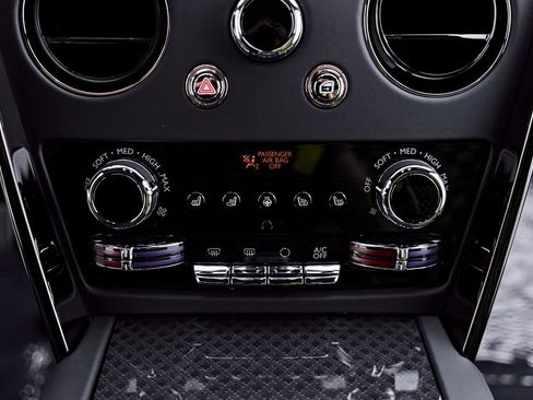 Used 2025 Rolls-Royce Cullinan Black Badge AWD/4WD image 73