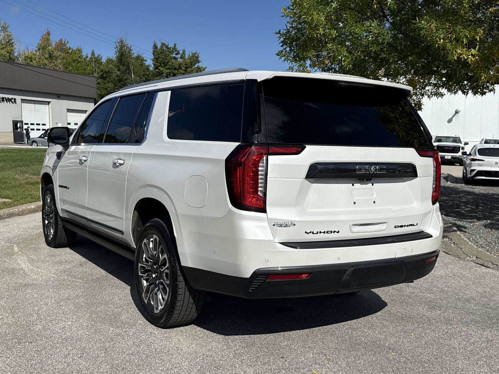 Used 2024 GMC Yukon XL Denali Ultimate AWD/4WD image 5