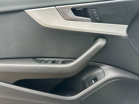 Used 2017 Audi A4 2.0T Premium image 9