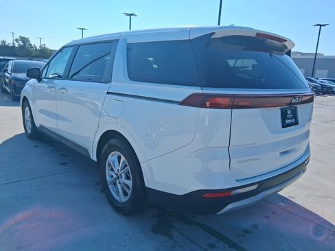 Used 2024 Kia Carnival LX image 7