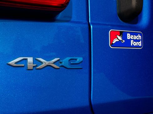 Used 2021 Jeep Wrangler Unlimited Sahara w/ Cold Weather Group image 11