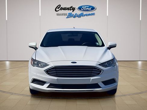 Used 2017 Ford Fusion SE w/ Fusion SE Technology Package FWD image 7