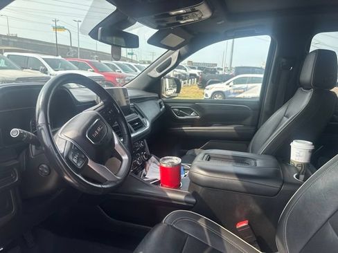 Used 2021 GMC Yukon XL SLT w/ SLT Luxury Package AWD/4WD image 5