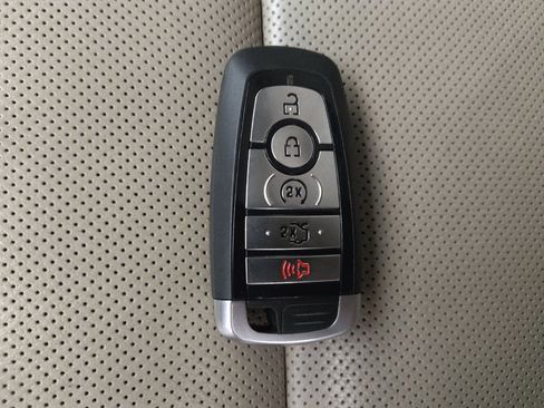 Used 2021 Ford Explorer Limited w/ Equipment Group 301A RWD image 32