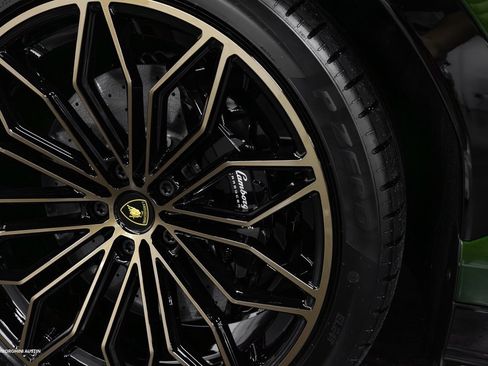 New 2025 Lamborghini Urus SE image 7