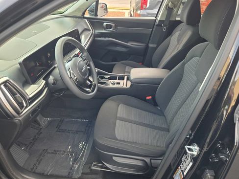 Used 2024 Kia Sorento LX FWD image 31
