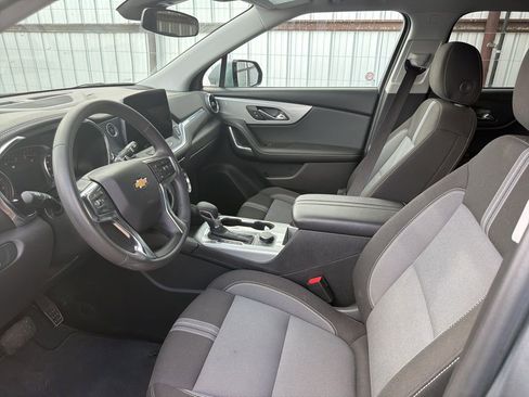 Used 2025 Chevrolet Blazer LT image 4