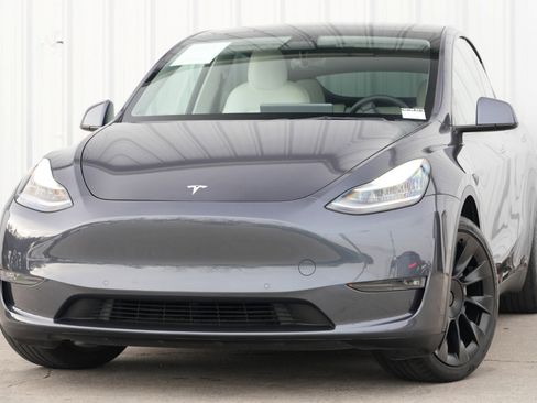 Used 2021 Tesla Model Y Long Range image 3
