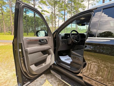 New 2025 Chevrolet Suburban Premier RWD image 14