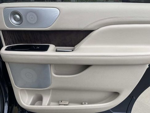 Used 2021 Lincoln Navigator L Reserve w/ Luxury Package image 25