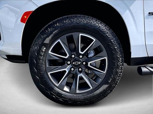 Used 2024 Chevrolet Suburban Z71 w/ Luxury Package image 10