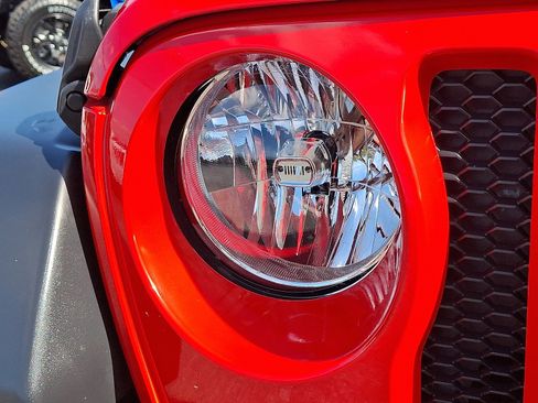 Used 2018 Jeep Wrangler Sport image 9