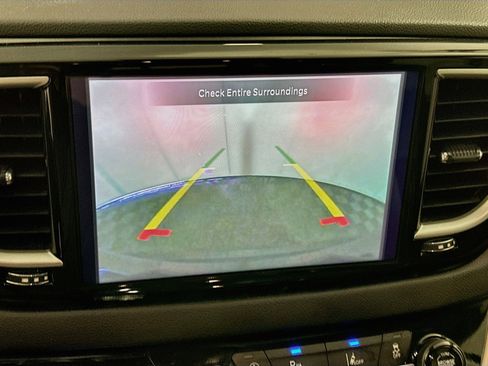 Used 2024 Chrysler Pacifica Touring-L FWD image 22
