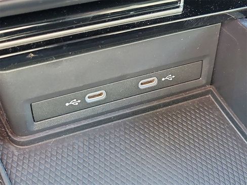 Used 2025 Volkswagen Atlas SE image 27