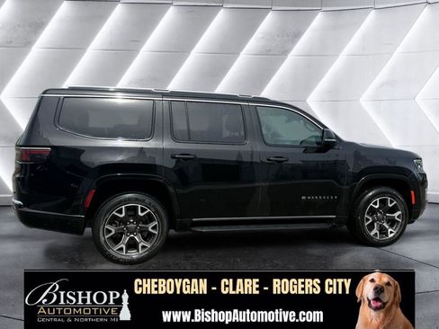 Used 2024 Jeep Wagoneer Series III AWD/4WD image 20