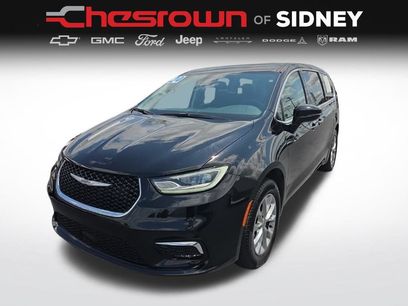 Used 2024 Chrysler Pacifica Touring-L w/ Uconnect Theater Family Group