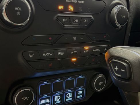 Used 2019 Ford Ranger Lariat w/ Equipment Group 501A Mid image 10