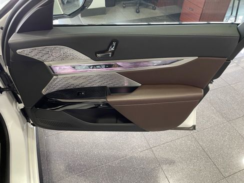 Used 2024 BMW i7 xDrive60 AWD/4WD image 37