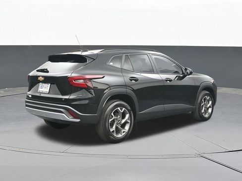 Used 2026 Chevrolet Trax LT w/ LT Convenience Package FWD image 13