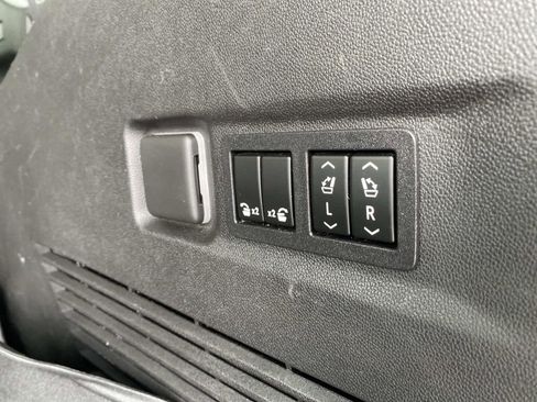 Used 2021 GMC Yukon XL Denali w/ LPO, Illumination Package image 6