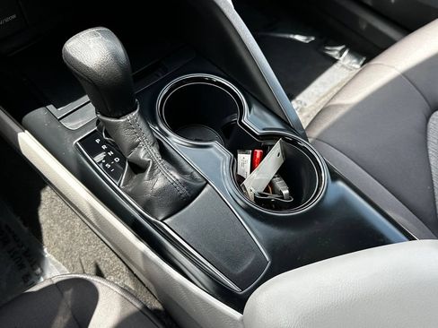 Used 2019 Toyota Camry LE FWD image 27