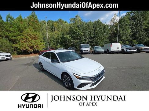 Used 2025 Hyundai Elantra Sport FWD image 13