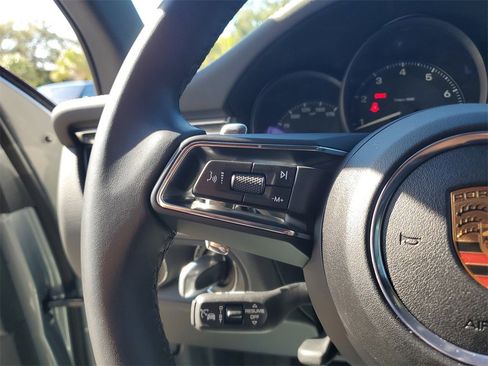 Used 2025 Porsche Macan image 35